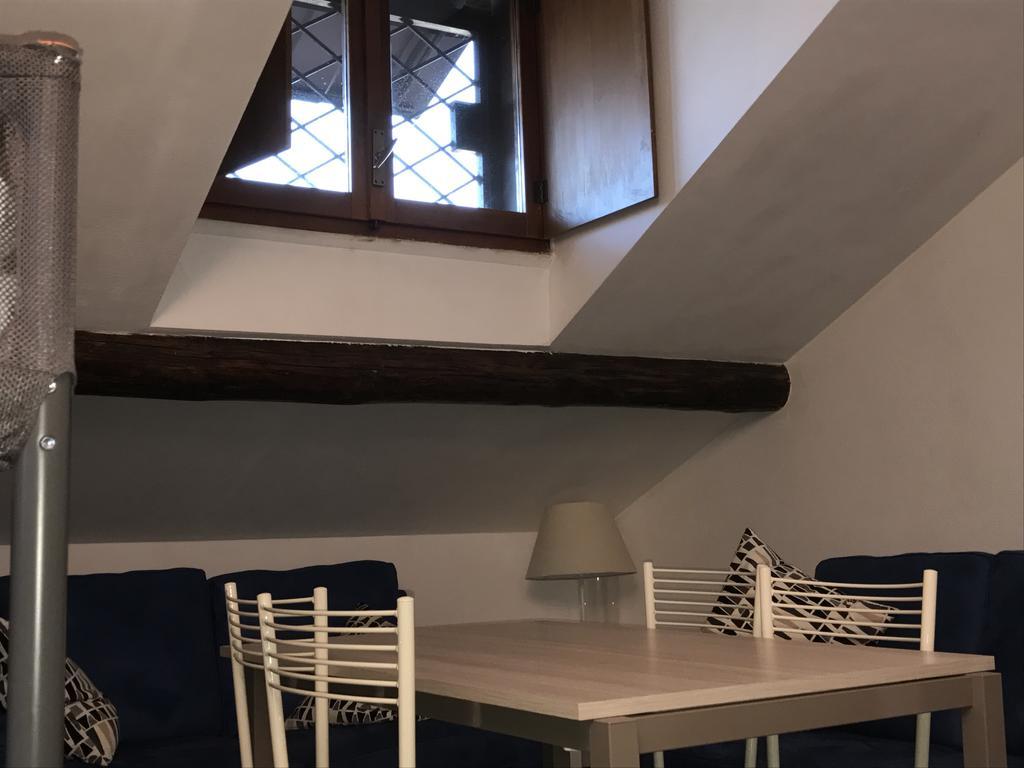 Charming Apartment The Castle Milano Esterno foto